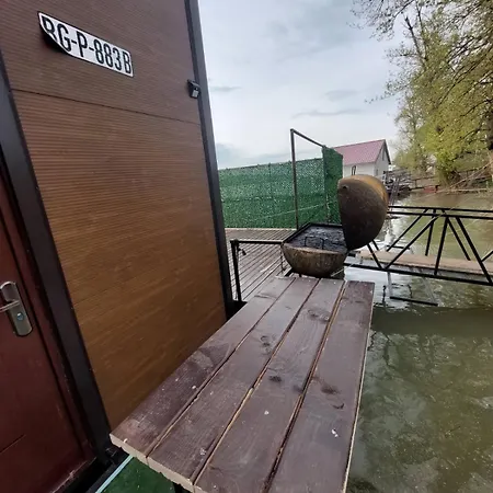 Splav Ostruznica Botel *