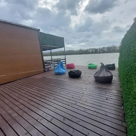 Splav Ostruznica Botel *