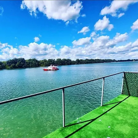 Splav Ostruznica Botel